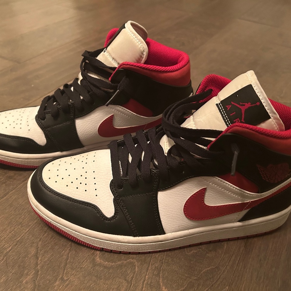 Men 9 Jordan 1s